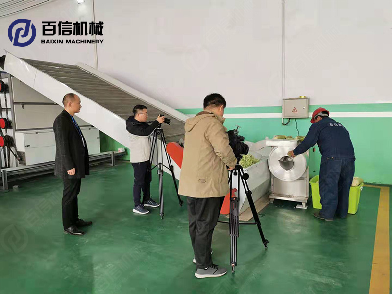 CCTV-老故事《信用档案》栏目组在生产车间拍摄